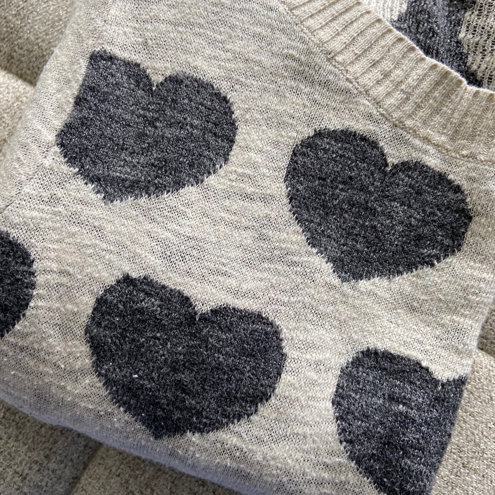 Mossimo sweater top with hearts - Picture 4 of 4